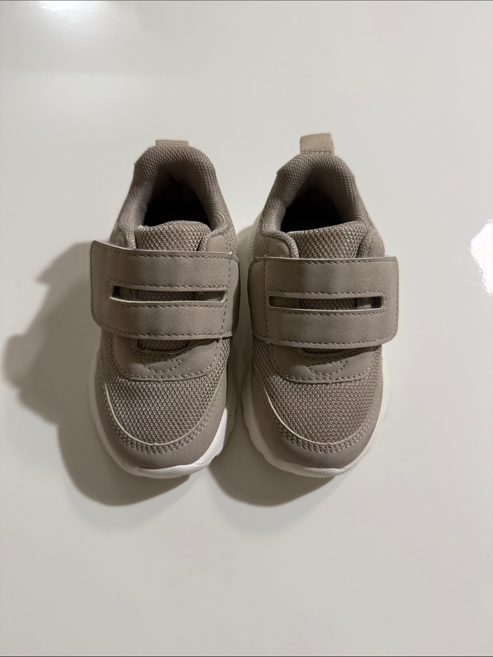 H&M Kids Taupe/White Velcro Sneakers Sz 5.5
